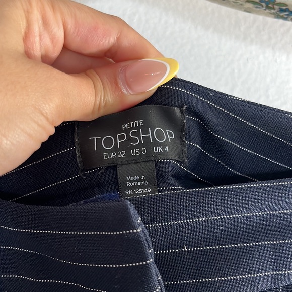TOPSHOP Petite Navy Pinstripe Tapered Trousers - Picture 3 of 6
